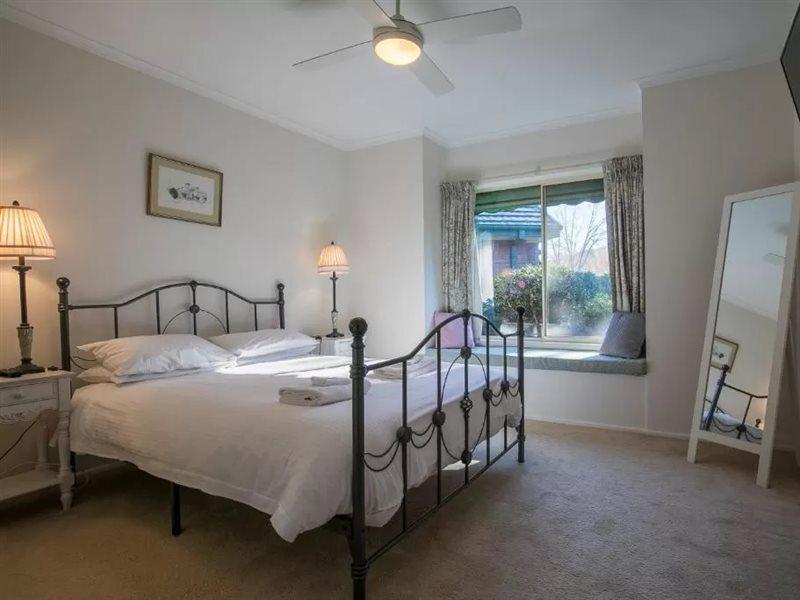 The Birch House - Silver Birches Accommodation Bright Bagian luar foto