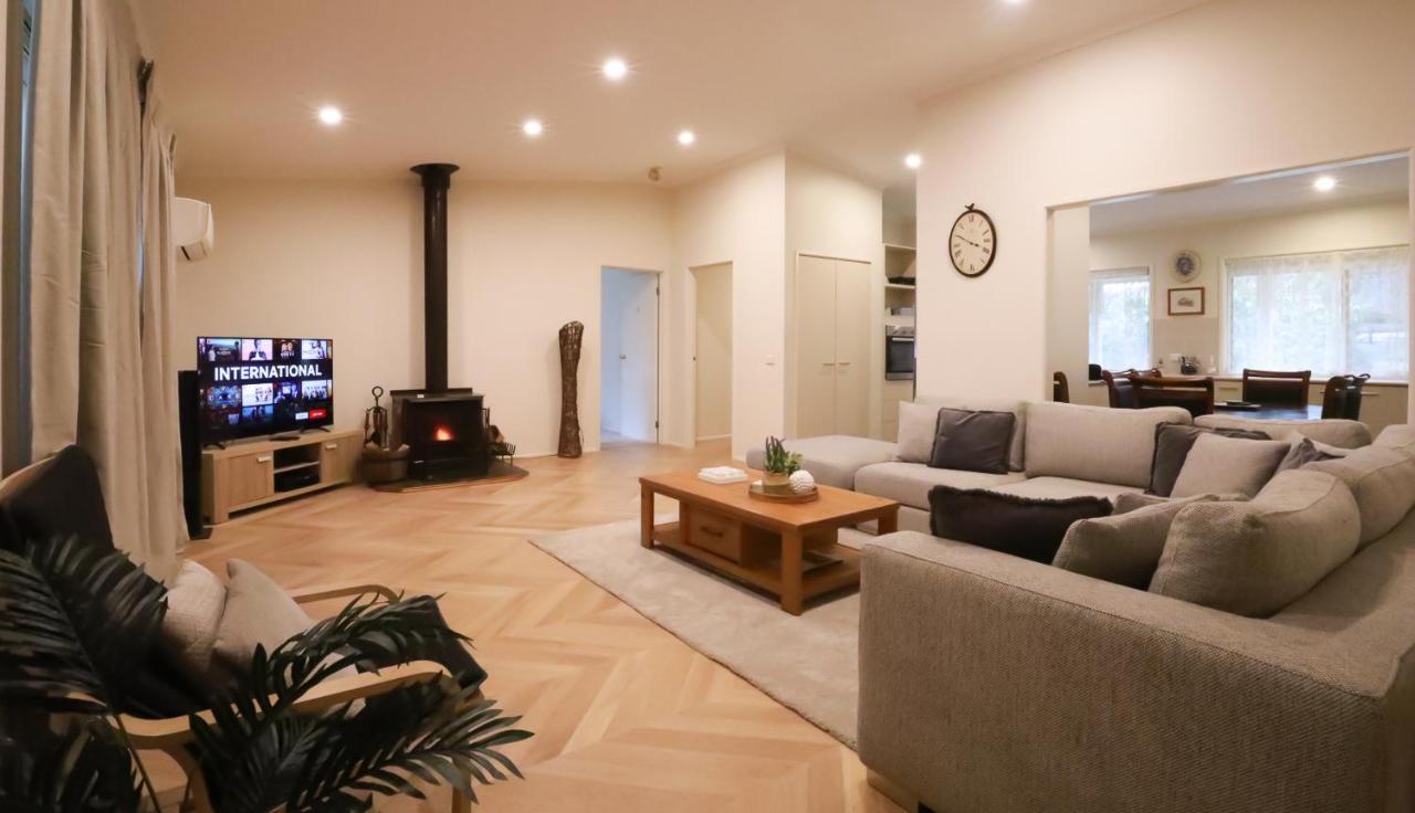 The Birch House - Silver Birches Accommodation Bright Bagian luar foto