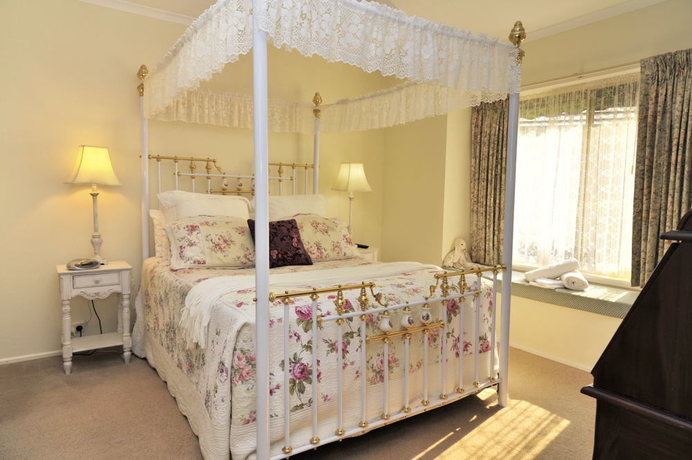 The Birch House - Silver Birches Accommodation Bright Bagian luar foto