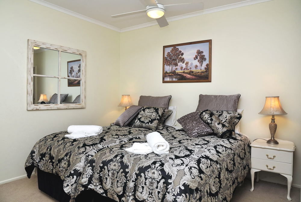 The Birch House - Silver Birches Accommodation Bright Bagian luar foto