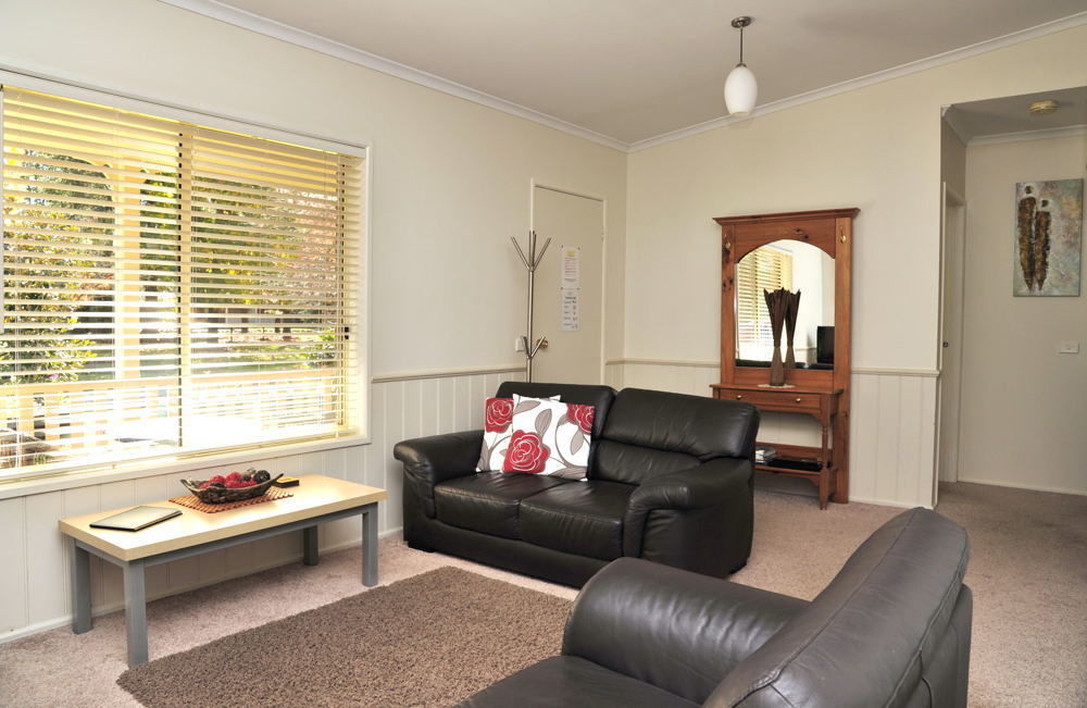 The Birch House - Silver Birches Accommodation Bright Bagian luar foto