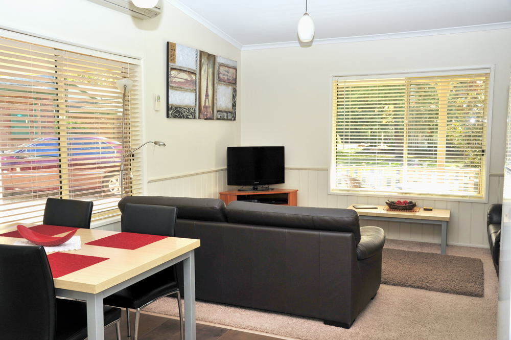 The Birch House - Silver Birches Accommodation Bright Bagian luar foto