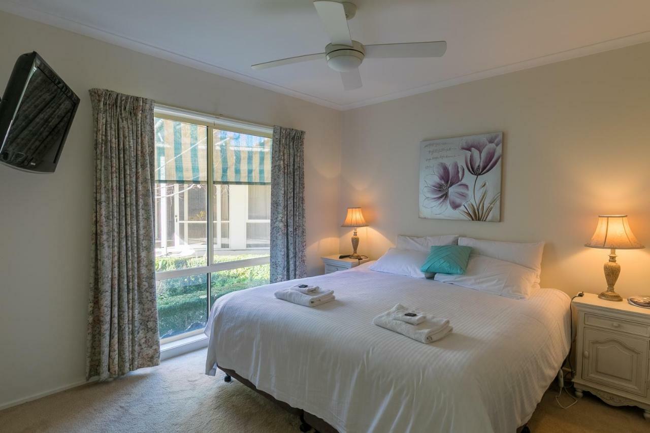 The Birch House - Silver Birches Accommodation Bright Bagian luar foto
